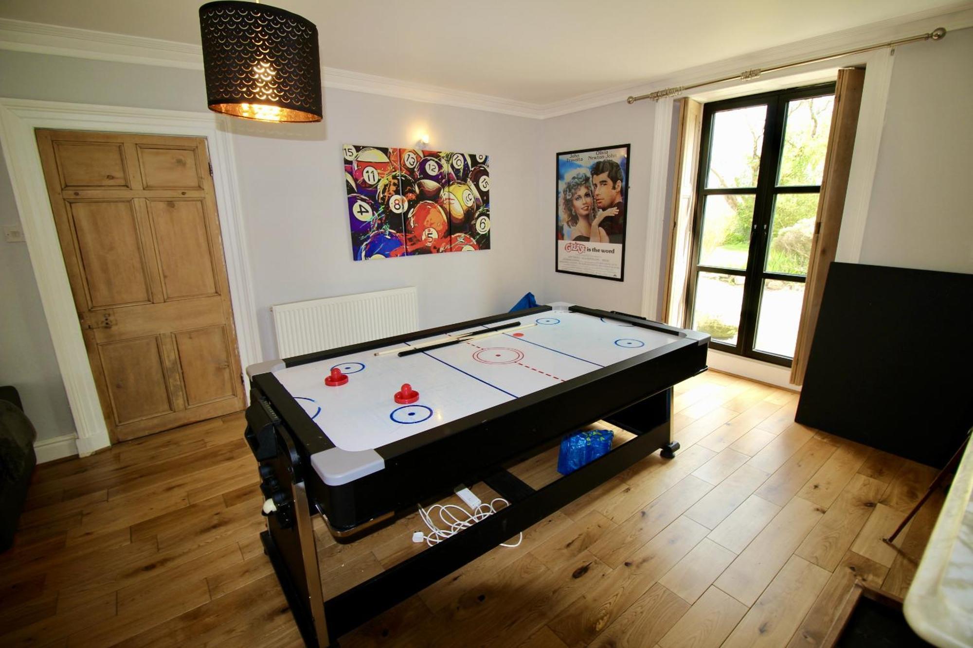 Llanfair Hall, Dog Friendly, Cinema, Games Room, Hot Tub Llanfairpwllgwyngyll Exterior photo